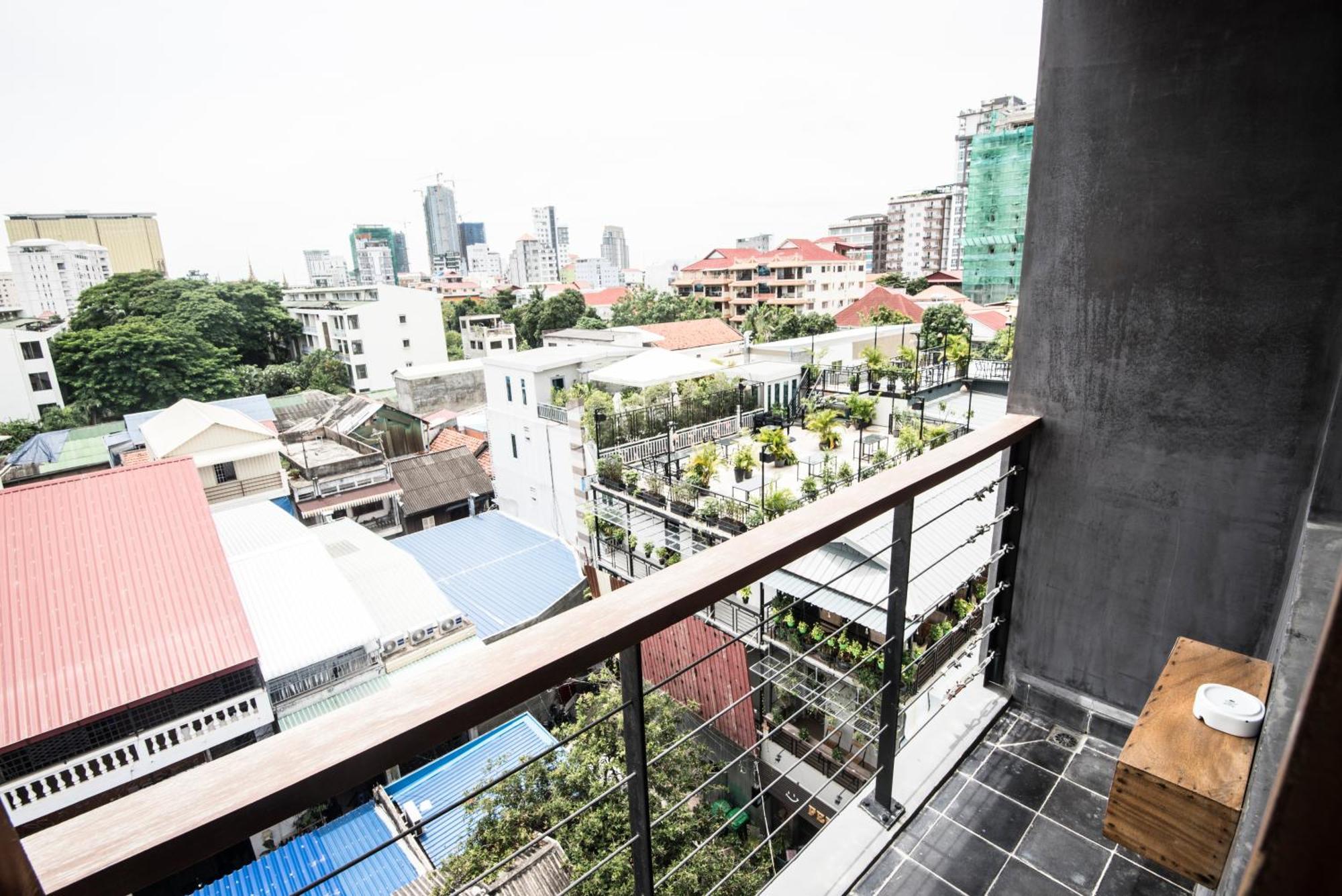 Patio Hotel & Urban Resort Phnom-Penh Buitenkant foto